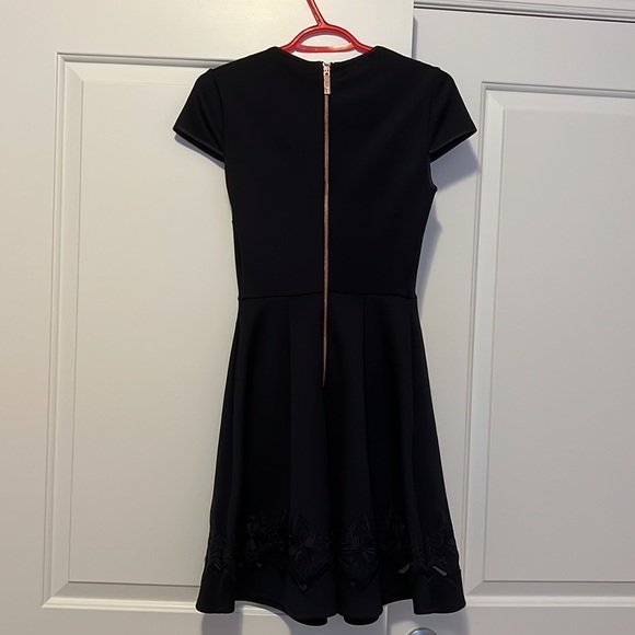 ✨TED BAKER✨ Cheskka Embroidered Dress Fit & Flare Navy Blue - Ted Size 0 - Picture 3 of 9
